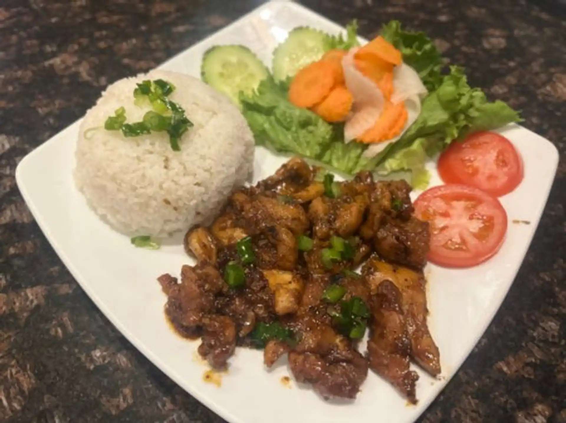 Com Tam Ga Nuong Sa